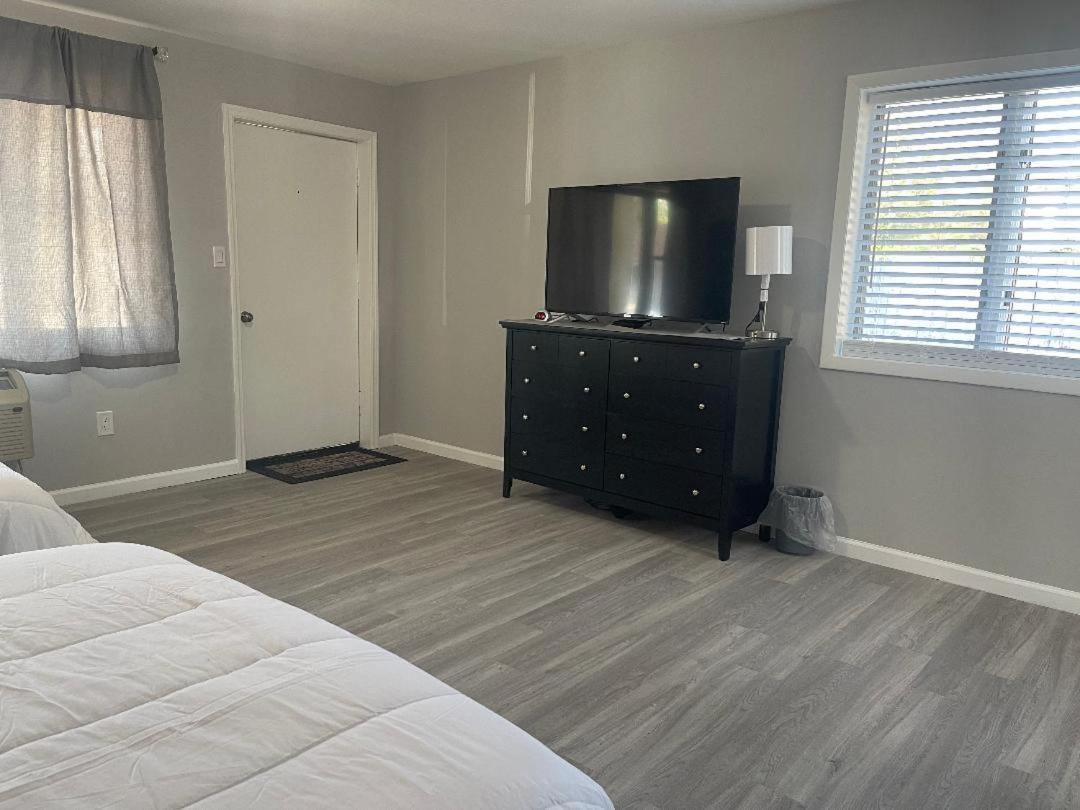 Point Pleasant Inn Пойнт Плезънт Бийч Екстериор снимка